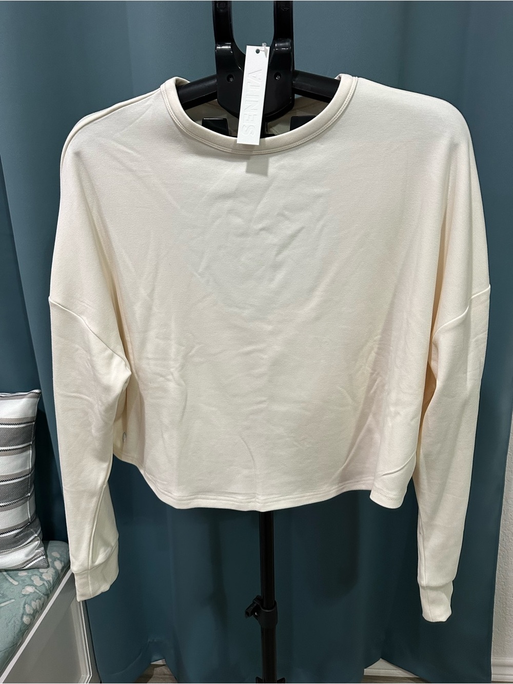 Senita Athletics Exhale long sleeve pullover open back